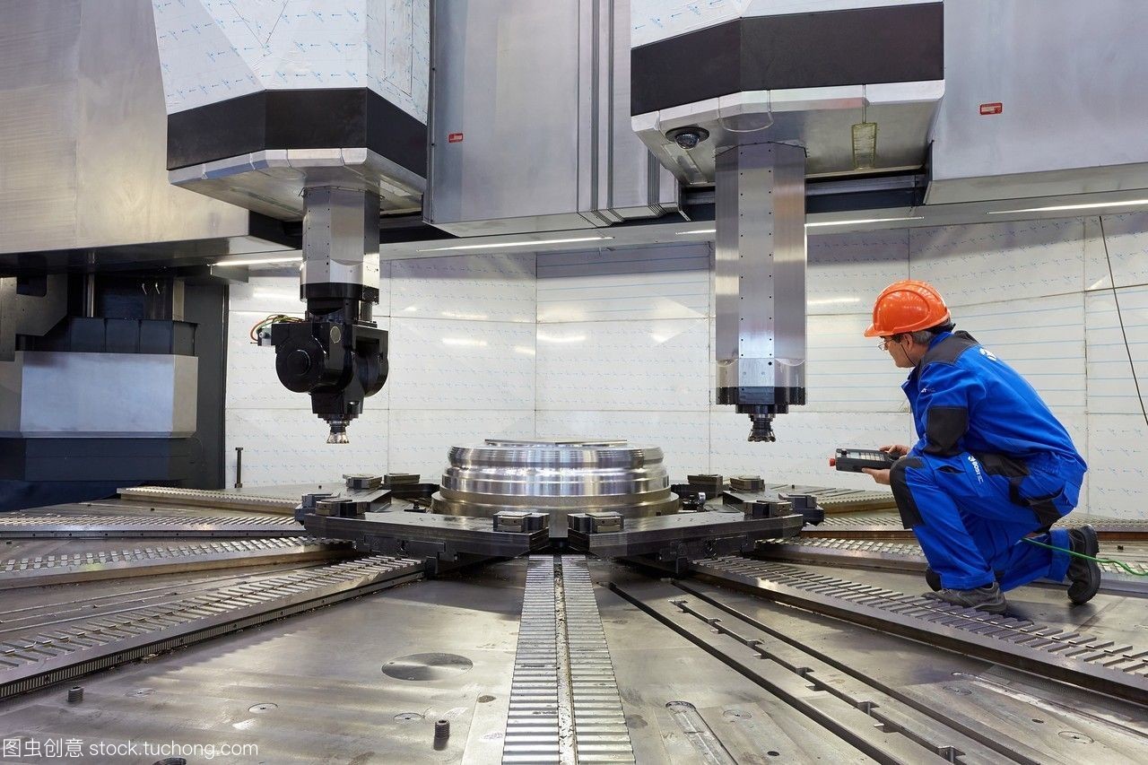 加工centercnc。立式車床采用全液壓導(dǎo)向的大尺寸鑄模結(jié)構(gòu)。這門課程是自我定心的,是自動(dòng)的嗎?=7000米設(shè)計(jì),制造和安裝機(jī)床。泊斯德機(jī)械工具公司。asteasu。gipuzkoa。巴斯克的國家。西班牙。